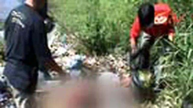 Sesosok mayat bayi laki-laki ditemukan warga di atas tumpukan sampah Desa Cisaranten Kidul, Gede Bage, Bandung. 