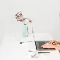 Wanita dengan financial independence yang baik dapat merasakan kebebasan dalam mengelola keuangan mereka (Foto: Unsplash.com/Icons8 Team)