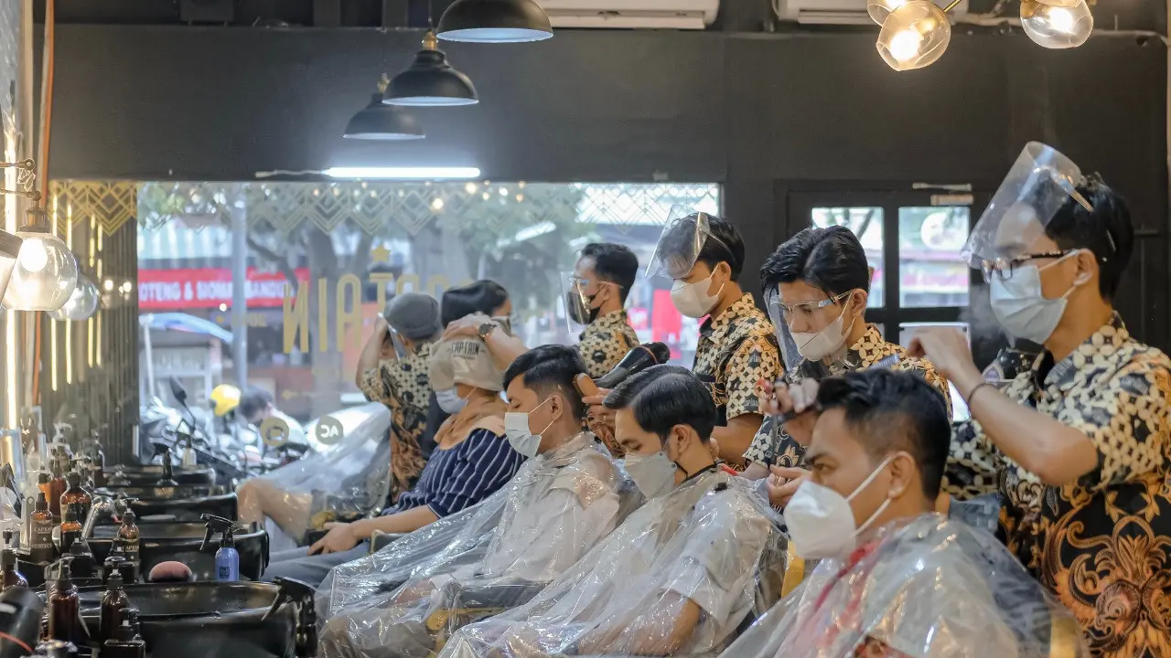 Inovasi Barbershop Tarik Pelanggan di Masa Pandemi Covid-19, Cukur Rambut Bayar Sesukanya