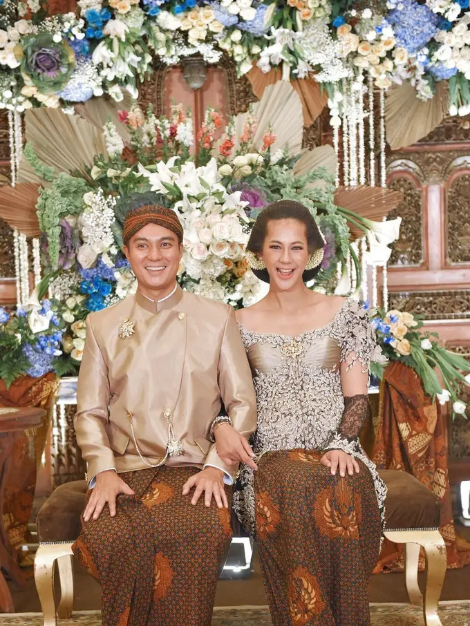 8 Potret Outfit Artis di Acara Mitoni, Aurel Hermansyah, Zaskia Gotik hingga Ria Ricis