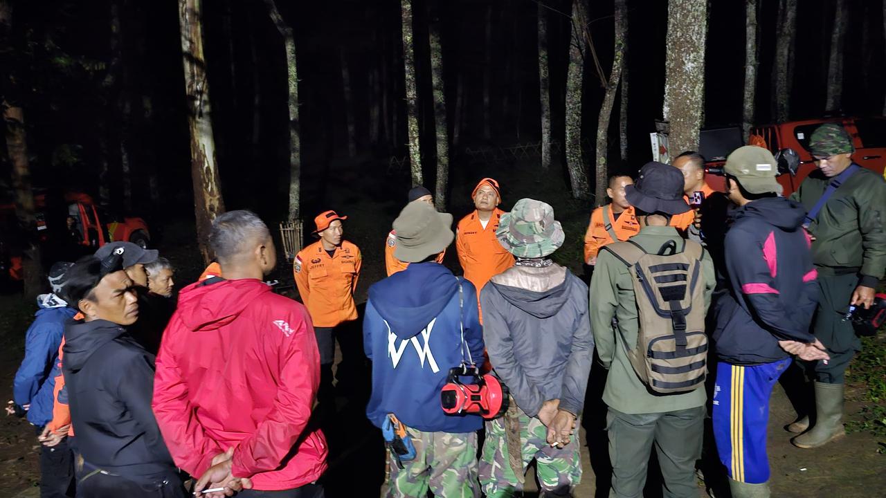 Pendaki Jatuh di Gunung Burangrang, Tim SAR Bandung Gelar Evakuasi