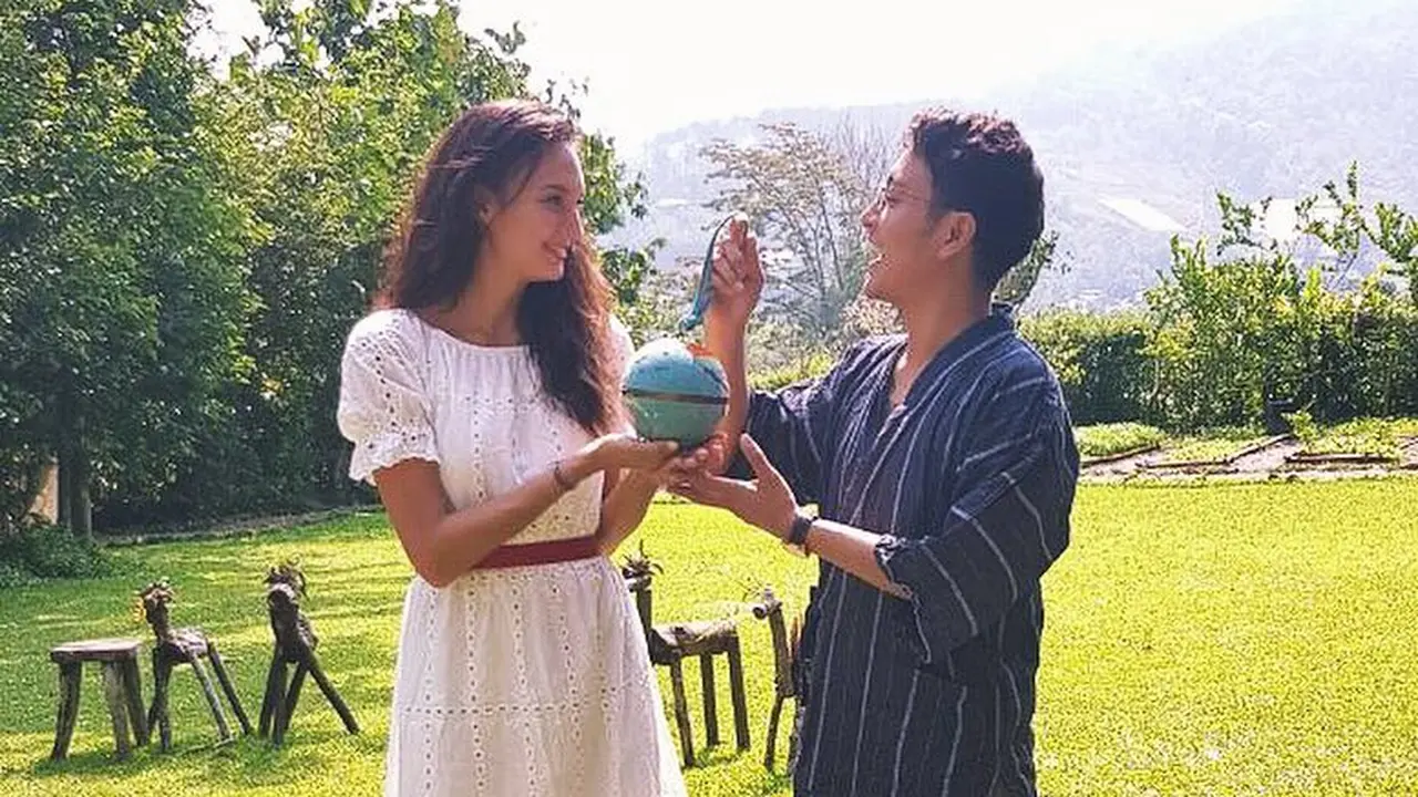 [Bintang] Dimas Anggara dan Nadine Chandrawinata