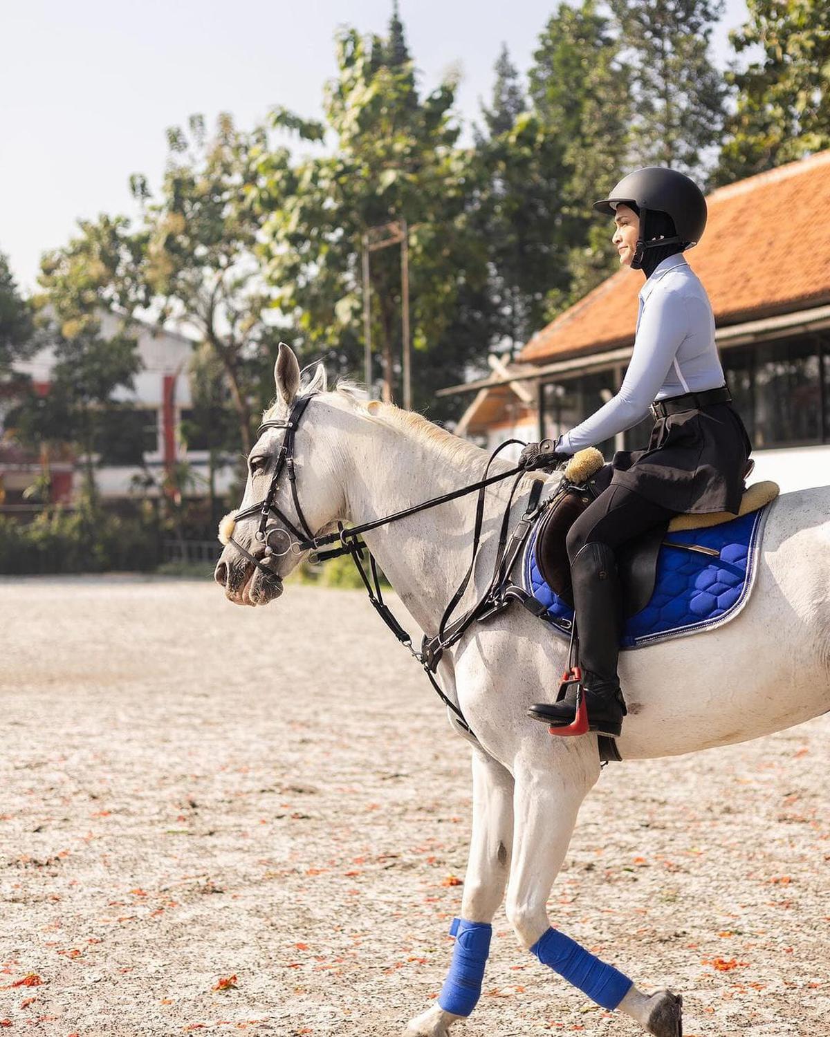 7 Potret Putri Zulhas yang Hobi Berkuda di Tengah Kesibukan sebagai Politisi dan Pengusaha