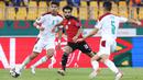 Mesir memulai pertandingan dengan kurang meyakinkan. Mohamed Salah dan kolega terlihat kesulitan menguasai bola dan sering melakukan salah umpan. (AFP/Kenzo Tribouillard)