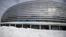 Pandangan umum Astana Arena yang terletak di Nur-Sultan pada 27 Maret 2021 menjelang kualifikasi Piala Dunia 2022 Qatar antara Kazakhstan melawan Prancis. Stadion elips berkapasitas 30.000 penonton tersebut dirancang dengan atap yang dapat dibuka-tutup dan harus mampu menahan lapisan salju yang tebal. Pasalnya, Astana Arena dibangun di Kota Astana yang punya predikat sebagai ibu kota terencana terdingin di dunia. (AFP/Franck Fife)