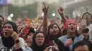 Seluruh penonton tampak sangat kompak untuk bernyanyi bersama bahkan ikut berjoget mengikuti irama musik yang ceria. Tampak dalam foto, penggemar grup band Wali bernyanyi bersama pada hari kedua gelaran KapanLagi Buka Bareng (KLBB) Festival 2026 di Stadion Madya, Kompleks Gelora Bung Karno, Senayan, Jakarta, Minggu 1 Maret 2026. (Dok/Kapanlagi Youniverse)
