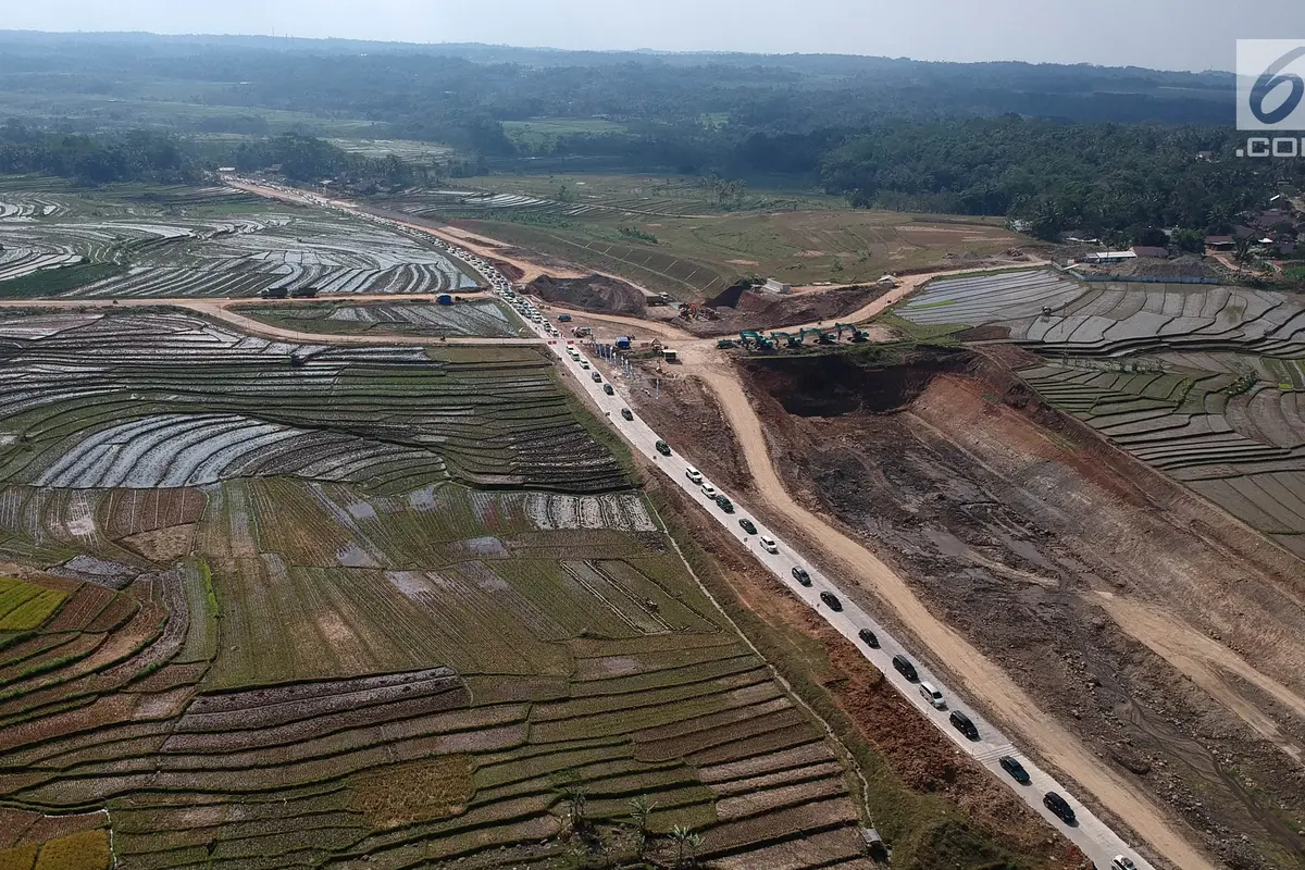 Ada Penyempitan Jalur, Pemudik Antre di Kali Kenteng