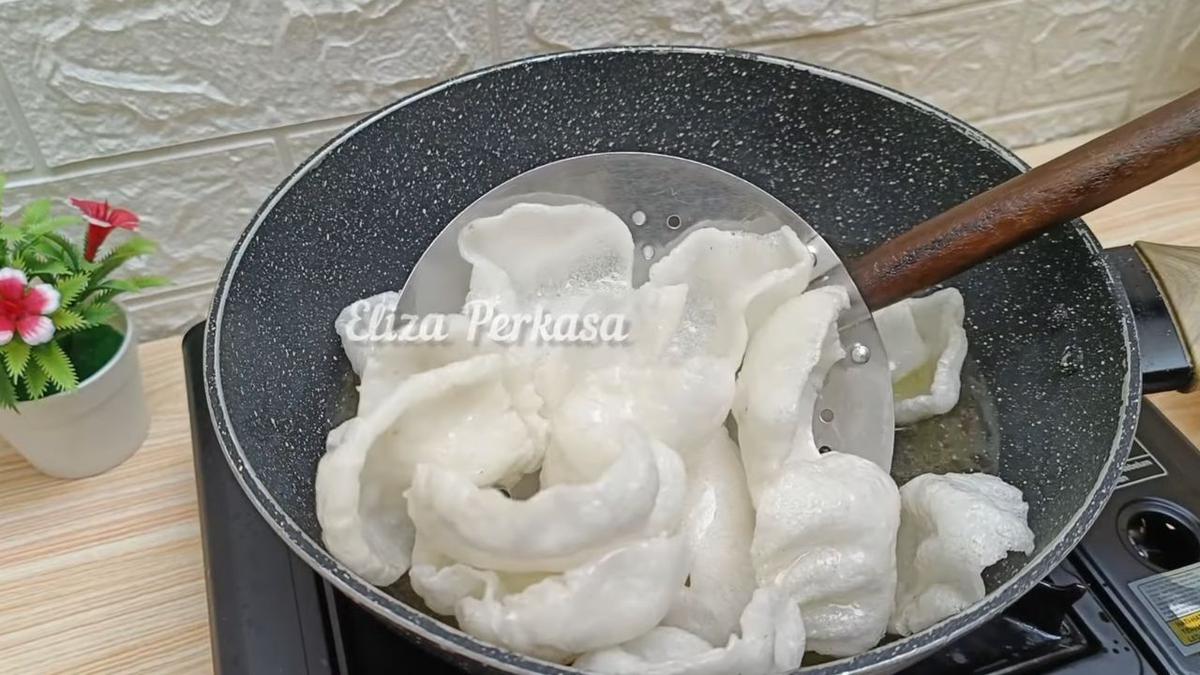 Resep Kerupuk Nasi Sisa, Cara Cerdas Olah Nasi Jadi Camilan Renyah