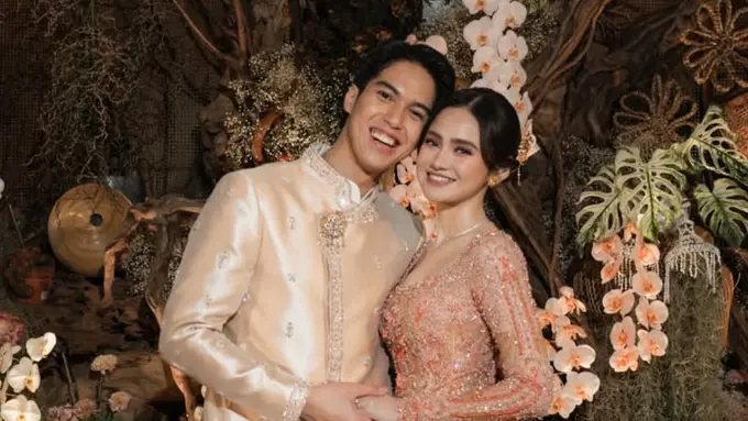 Syifa Hadju Resmi Dilamar El Rumi. [@syifahadju]