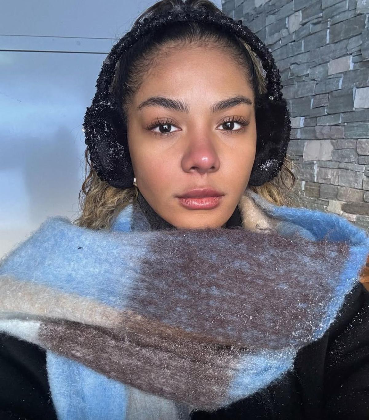 5 Potret Zsa Zsa Utari Pamer Pesona di Swiss, Gaya Winter Look yang Banjir Pujian