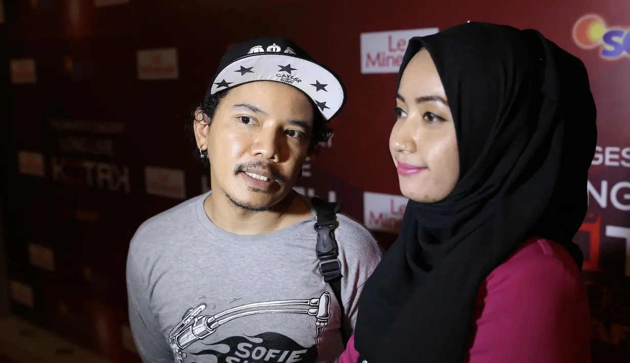Pasangan ini juga tidak terlalu memusingkan profesi dan lokasi yang berjauhan. Carol yang bekerja sebagai dokter, berdomisili di Yogyakarta. Sedangkan Cella di Jakarta. (Galih W. Satria/Bintang.com)