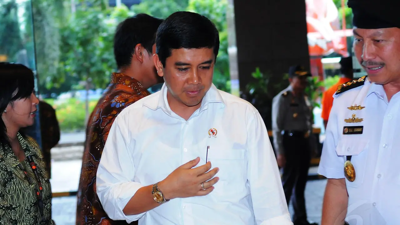 Datangi Basarnas, Jokowi Koordinasikan Pencarian AirAsia QZ8501