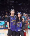 Maudy Ayunda dan Jesse Choi ikuti tren artis Hollywood yang bawa pasangan nonton NBA di Los Angeles [@jessechoi_]
