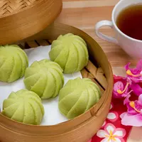 Ilustrasi kue kukus pandan/copyright shutterstock.com/Rizvisual