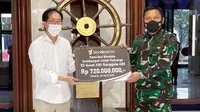 PT Industri Jamu Dan Farmasi Sido Muncul, Tbk memberikan sumbangan dana dengan total Rp 720juta kepada keluarga dari 53 awak Nanggala 402 yang dinyatakan gugur di laut utara Bali.  (Dok SIDO)