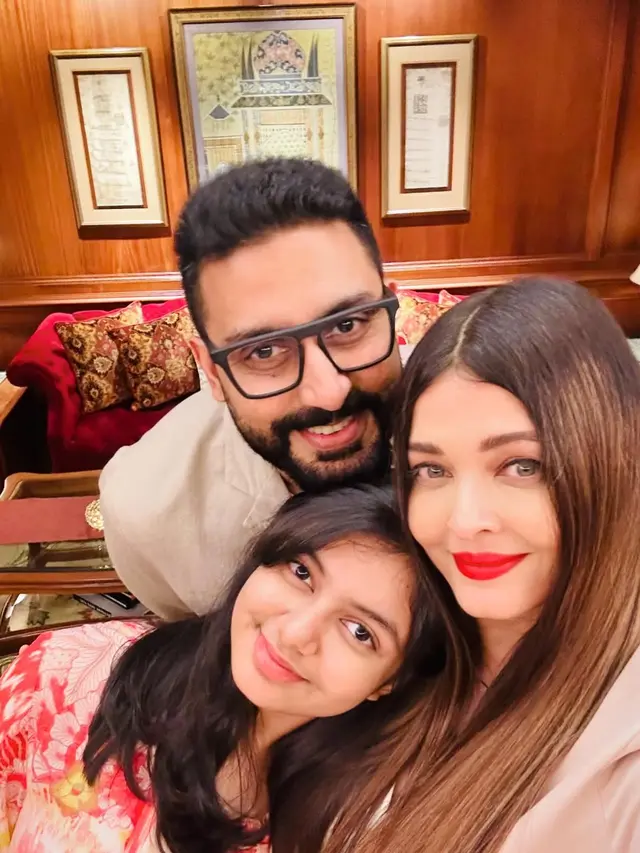 Cucu Amitabh Bachchan Beranjak Remaja, Ini 6 Potret Aaradhya Putri Aishwarya Rai