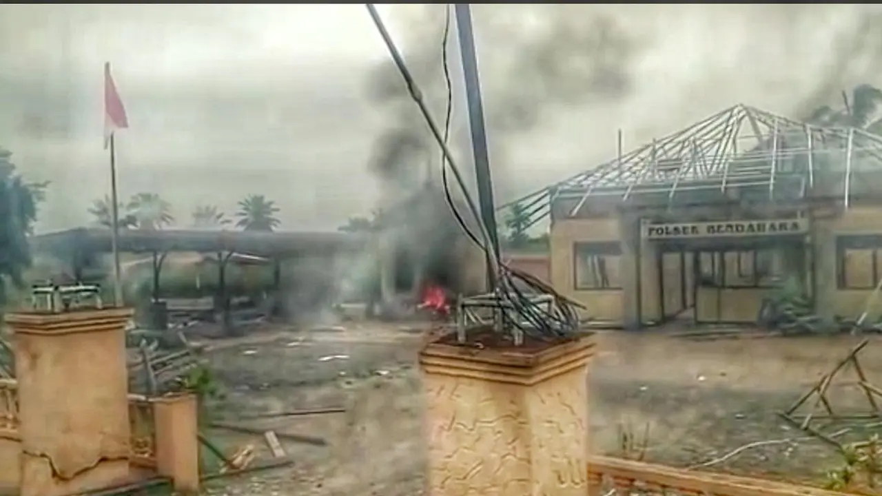 Kapolsek Bendahara Aceh Tamiang Dibakar Massa