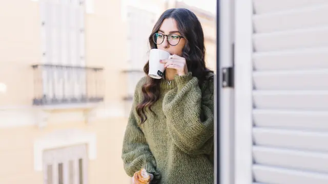 wanita november tanpa bicara banyak