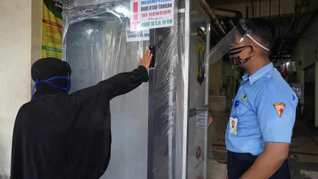 Potret Penerapan Protokol COVID-19 di Pasar Tambak Rejo, Surabaya