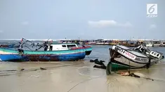 Gelombang tinggi menghantam pantai Pelabuhan Ratu akibatnya puluhan kapal nelayan dan kios-kios di pantai rusak. Kerugian yang diderita nelayan mencapai puluhan juta rupiah