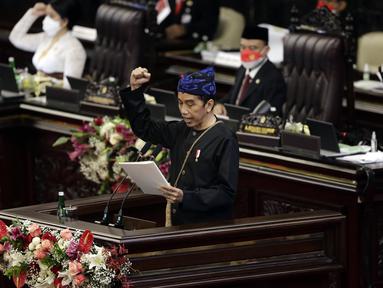 Presiden Joko Widodo atau Jokowi saat mengikuti Sidang Paripurna DPR 2021 di Gedung Nusantara, Senayan, Jakarta, Senin (16/8/2021). Jokowi membacakan RUU APBN 2022 dan Nota Keuangan. (Liputan6.com/Angga Yuniar)