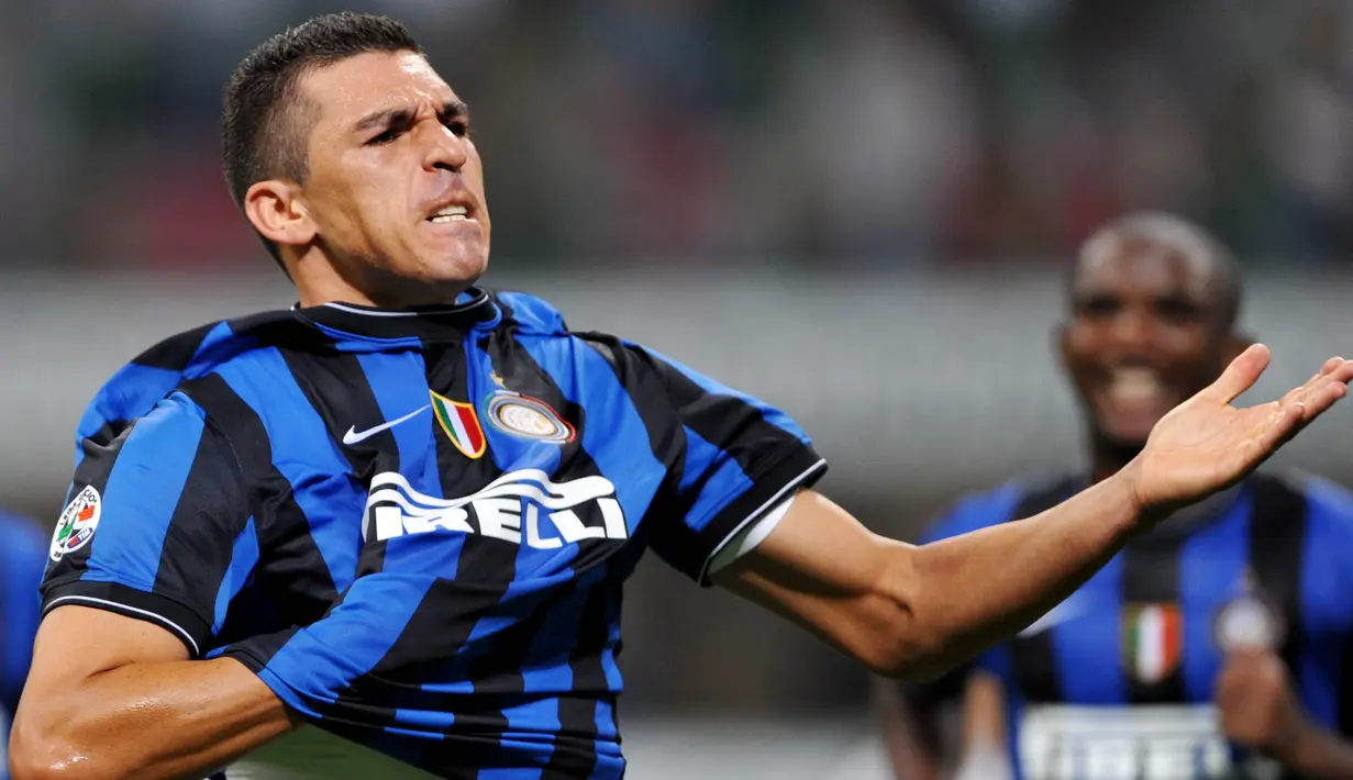2. Lucio - Pemain berusia 42 tahun ini mengumumkan pengunduran dirinya sebagai pesepak bola profesional pada 29 Januari 2020. Lucio merupakan bagian dari skuat Inter Milan saat memenangkan treble di bawah asuhan Jose Mourinho pada 2010. (AFP/Guiseppe Cacace)