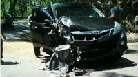 Mobil Iring-iringan Sultan Hamengkubuwono X mengalami kecelakaan. (Liputan6.com/Yanuar H)