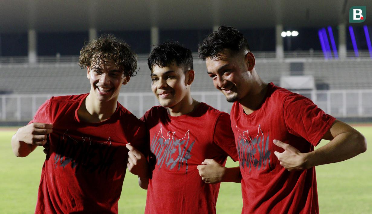 Tiga pemain keturunan dari Belanda mengikuti pemusatan latihan Timnas U-19 Indonesia. Mereka adalah Jim Croque, Max Christoffel, dan Kai Boham. Berikut potret tiga pemain tersebut saat ikut berlatih di Stadion Madya, Jakarta.