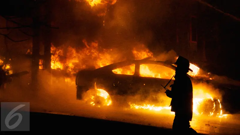 20160224-mobil terbakar-istock