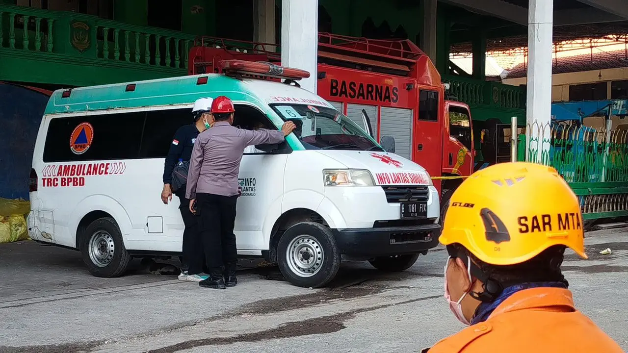 proses evakuasi korban ponpes Al Khoziny yang ambruk