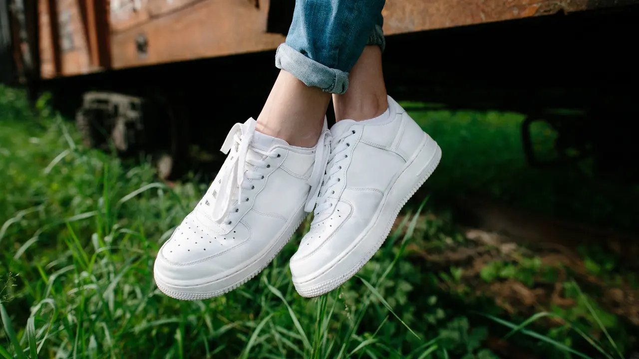 sneakers putih