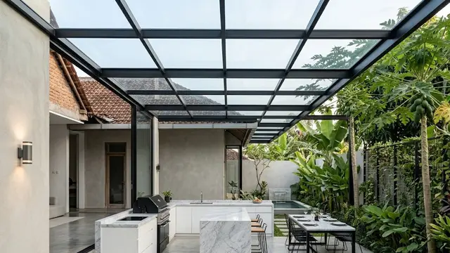 Dapur Modern dengan Kanopi Kaca Tempered