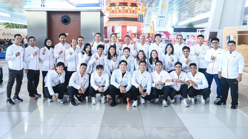 Tim bulutangkis Indonesia yang berangkat ke Qingdao untuk mengikuti Badminton Asia Mixed Team Championship 2025, Sabtu (8/2/2025). (dok. PBSI)