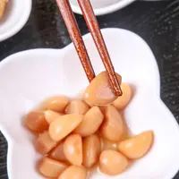 Ilustrasi acar bawang putih./Copyright shutterstock.com/g/becky%27s