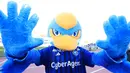 Lini belakang jadi kekuatan utama Machida Zelvia yang bermaskot Zelvy-Kun, seekor burung king-fisher berkepala biru. (J.LEAGUE)