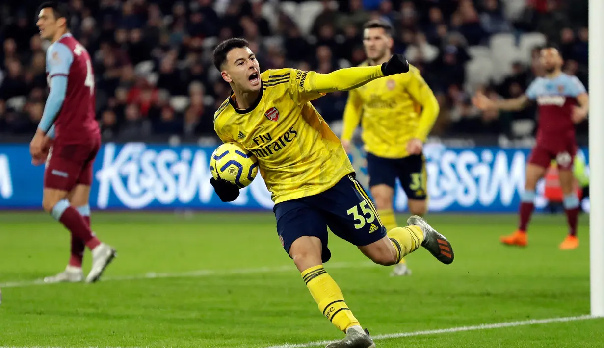 Pemain Arsenal Gabriel Martinelli merayakan golnya ke gawang West Ham United pada pertandingan Liga Inggris di London Stadium, London, Inggris, Senin (9/12/2019). Arsenal menang 3-1. (AP Photo/Kirsty Wigglesworth)