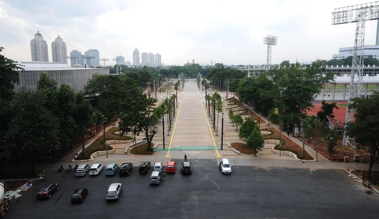 Kondisi area taman masuk Stadion Gelora Bung Karno, Jakarta, Jumat (12/1). Stadion GBK akan diresmikan penggunaannya sekaligus menggelar pertandingan persahabatan antara Indonesia vs Islandia, Minggu (14/1). (Liputan6.com/Helmi Fithriansyah)