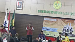 Haji Lulung menjadi narasumber diskusi bertajuk 'Menuju Pilkada Cerdas dan Berintegritas' di UNJ, Kamis (14/4/2016). Diskusi membahas masalah dan solusi untuk Jakarta bagi Cagub di Pilgub 2017 mendatang. (Liputan6.com/Immanuel Antonius)