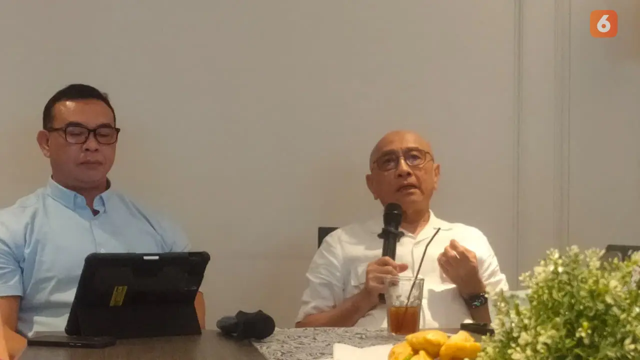 Prof. Dr. dr. Aman Bhakti Pulungan, Sp.A, Subsp. End., FAAP FRCPI (Hon.) dan Banarsono Trimandojo di acara Small Group Media Interview CDiC Diabetes Camp,