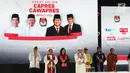 Sejumlah tokoh agama berdoa sebelum memulai Debat Pilpres 2019 kelima di Jakarta, Sabtu (13/4). Debat kelima merupakan debat terakhir yang mengambil tema Ekonomi, Kesejahteraan Sosial, Keuangan dan Investasi. (Liputan6.com/Johan Tallo)