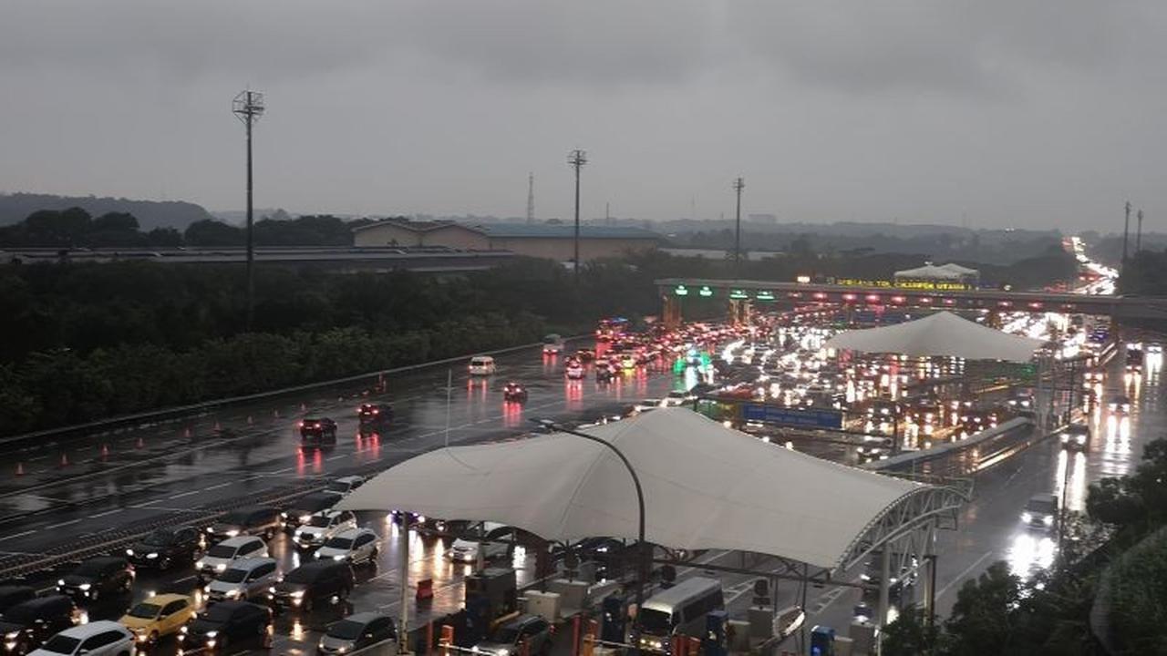 Jasamarga Optimalkan 22 Gardu Tol Cikampek Utama untuk Kelancaran Arus Balik Natal 2025