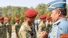 Citizen6, Surabaya: Dankodikopsla Laksma TNI  Yayat Achmad Hadirat, mengucapkan selamat kepada 28 siswa pendidikan brevet pasukan katak di Lapangan Apel Kodikopsla, Ujung, Surabaya, Kamis (2/8). (Pengirim: Penkobangdikal).