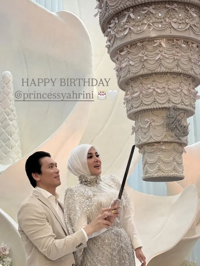 Kue Gantung Ulang Tahun Mewah Syahrini Viral, begini sejarah kue tersebut