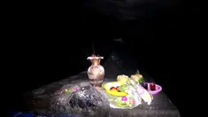 Sebuah gua yang terdapat di Gunung Selok Cilacap merupakan salah satu tempat keramat yang sering menjadi tujuan pencarian berkah. Makhluk asral yang kerap muncul sebagai penunggu gua konon berupa ular besar dan bernama Eyang Rahayu