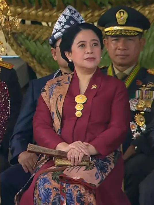 Ketua DPR RI Puan Maharani menghadirkan penampilan penuh pesona yang tak terlupakan di momen peringatan HUT ke-79 RI. Ia salah satu tokoh nasional yang turut merayakan HUT RI pertama di IKN. [Foto: YouTube Sekretariat Presiden]