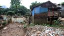 Suasana bangunan rumah yang telah dirobohkan di kawasan Rawajati, Jakarta Selatan, Jumat (21/10/2022). Selain Cawang dan Rawajati, lima kelurahan lainnya yakni Kebon Baru, Manggarai, Pengadegan, Bidara Cina dan Kampung Melayu. kelurahan yang merupakan lokasi rawan genangan. (Liputan6.com/Johan Tallo)