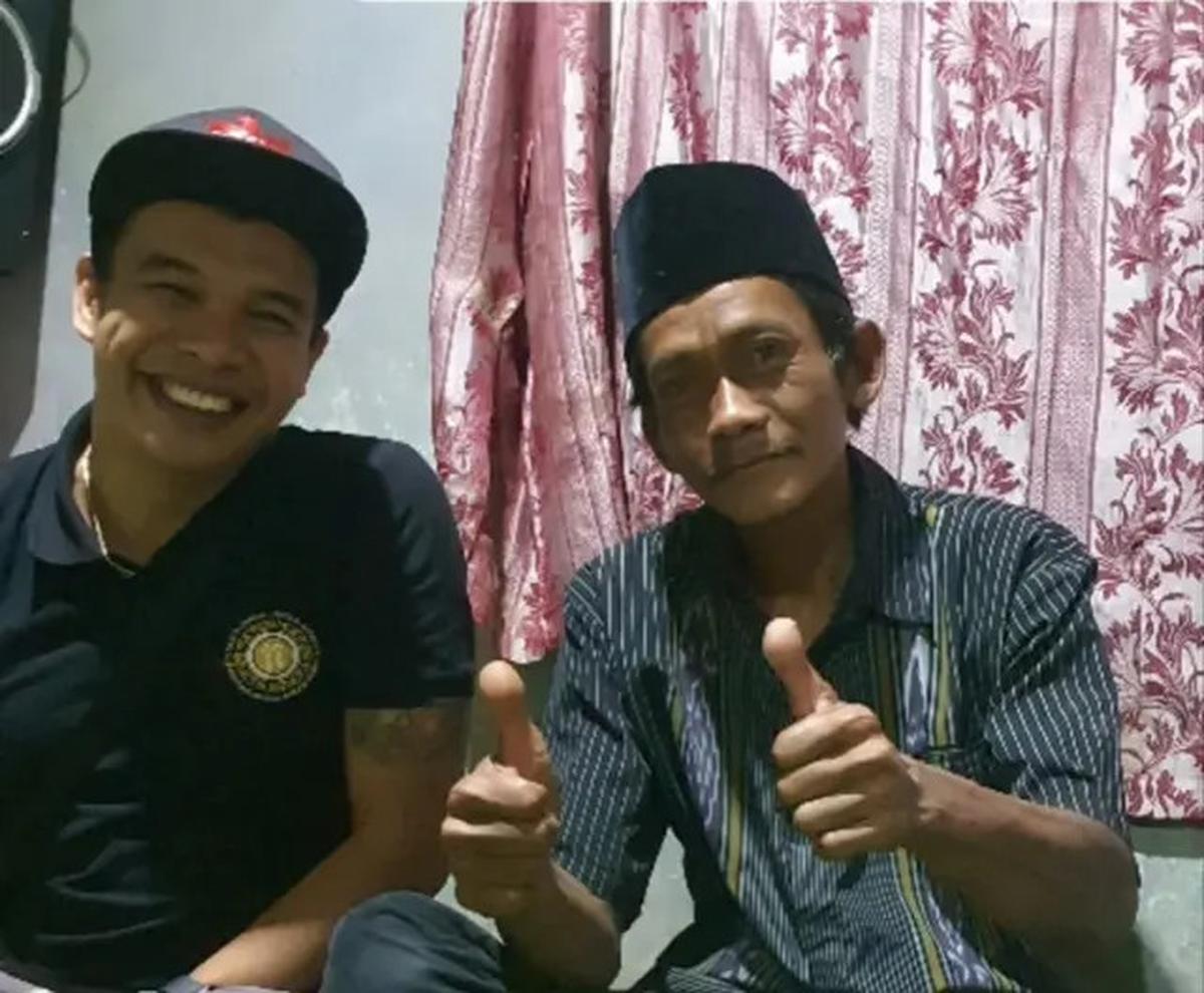 7 Potret Gus Miftah Temui Sonhaji Penjual Es Teh, Minta Maaf: Niatnya Guyon