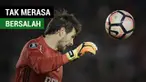 Berita video insiden kiper River Plate, German Lux, yang tak merasa bersalah menangkap bola di luar kotak penaltinya. Seperti apa aksinya tersebut?