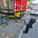 Kecelakaan Maut, Pemotor Tewas Hantam Truk Parkir