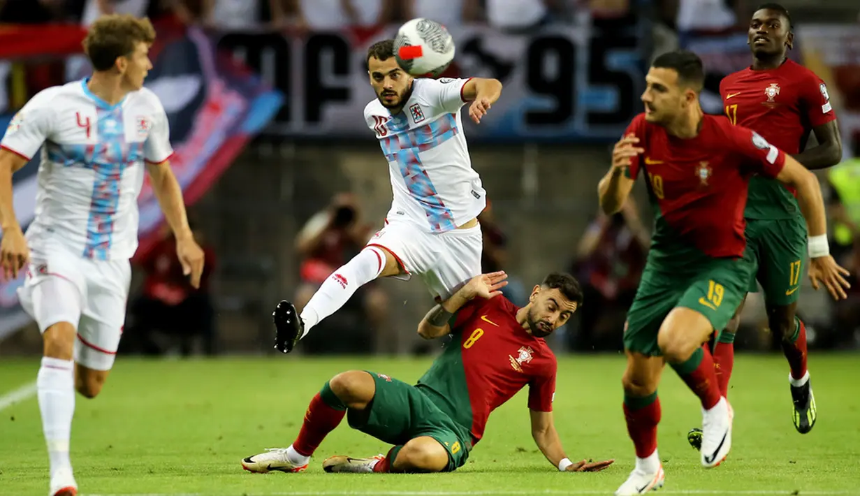 Pesta gol terjadi pada Kualifikasi Euro 2024 saat Portugal menjamu Luksemburg dalam matchday ke-6 Grup J. Tuan rumah menang telak 9-0. (AP Photo/Joao Matos)